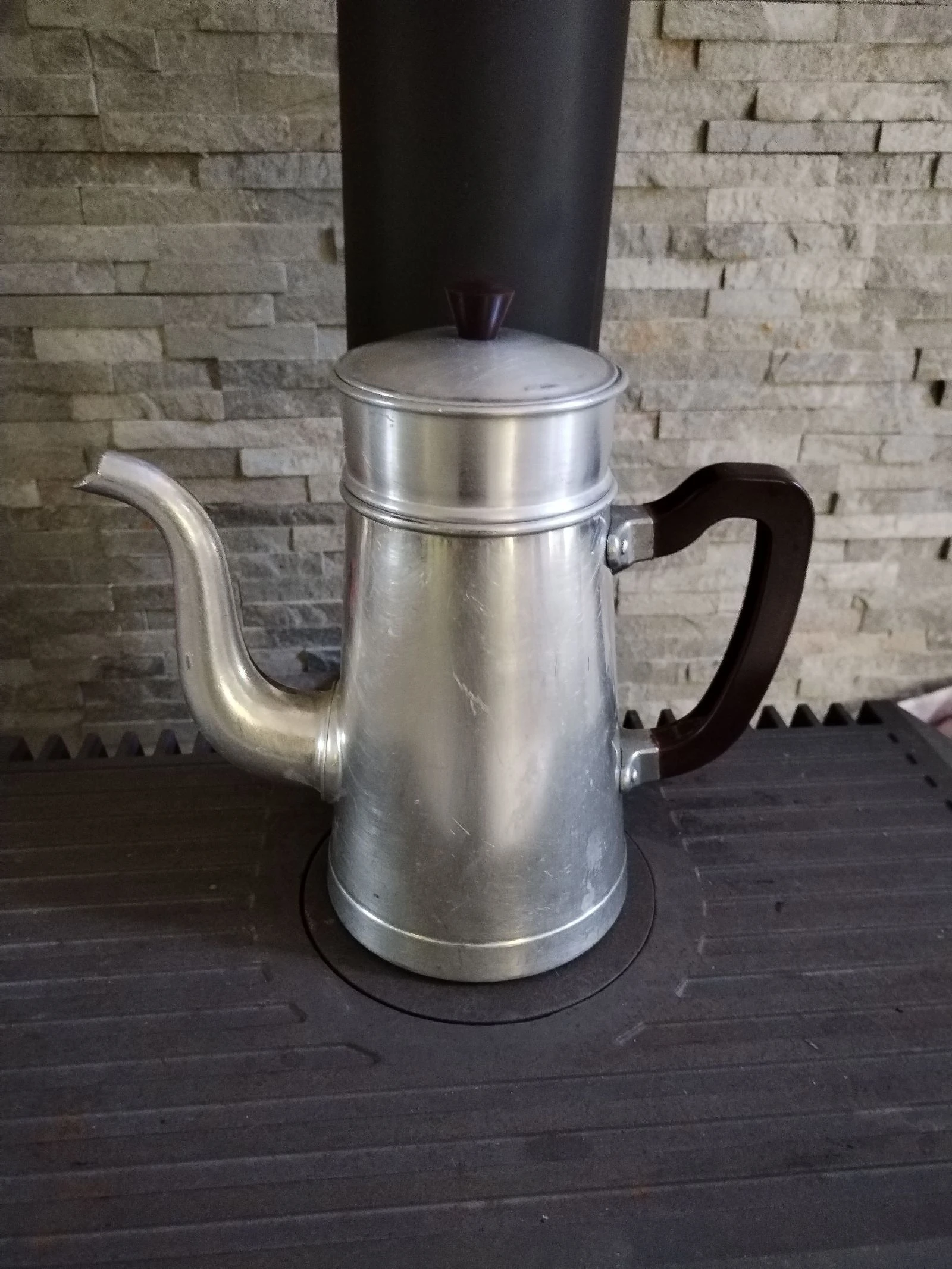 Belle cafetière vintage rétro en aluminium années 50 /60.